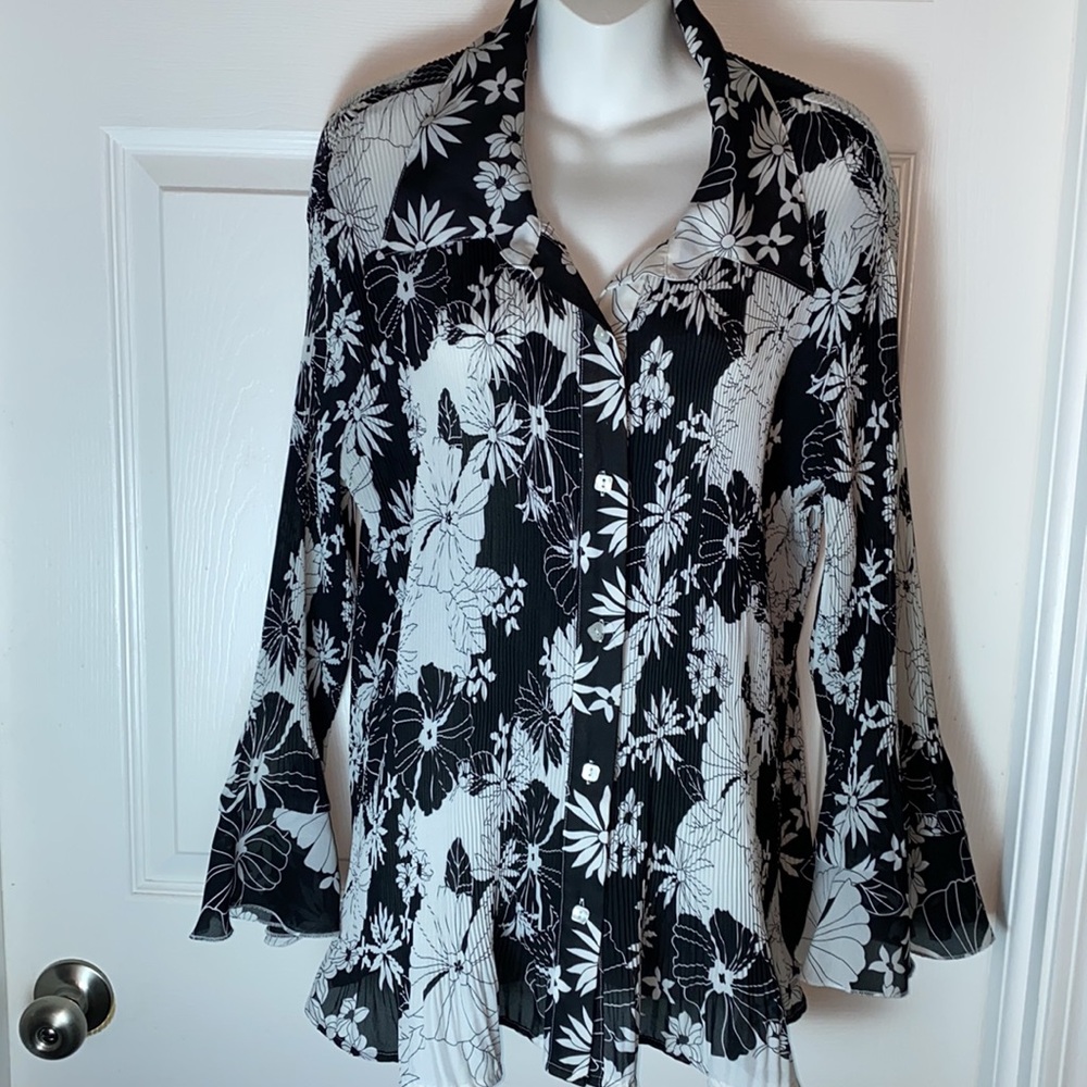 Cato Woman Floral Bell Sleeves Button up Blouse Top Plus Size 18/20